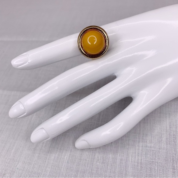 Vintage Jewelry - 𝅺Vintage Ring Women’s 7 Opaque Caramel Round Cabochon Gold Tone Bohemian